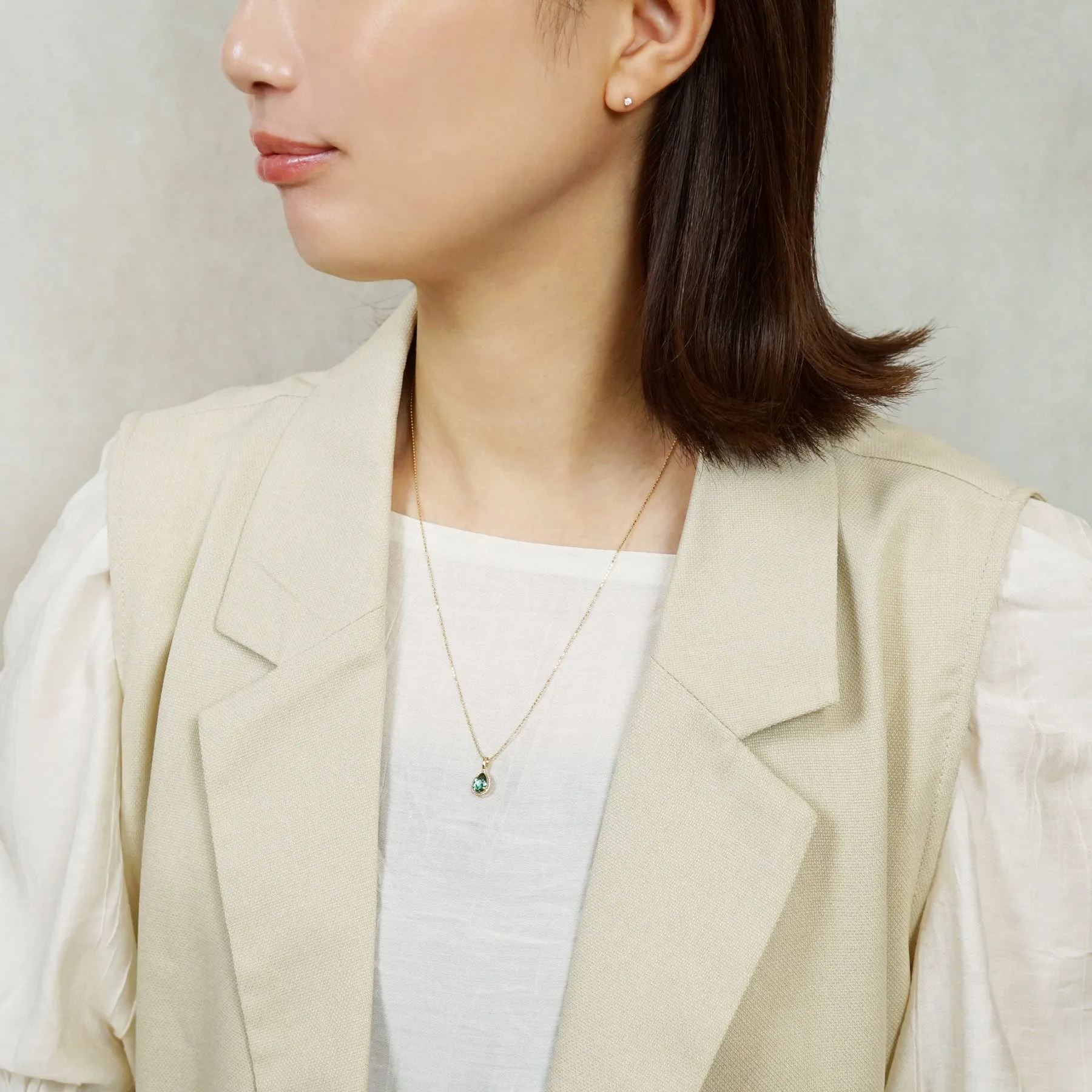 10K Green Quartz Drop Necklace Charm (Yellow Gold)