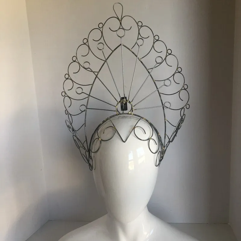 Bela Crown Spikes Dots & Curls