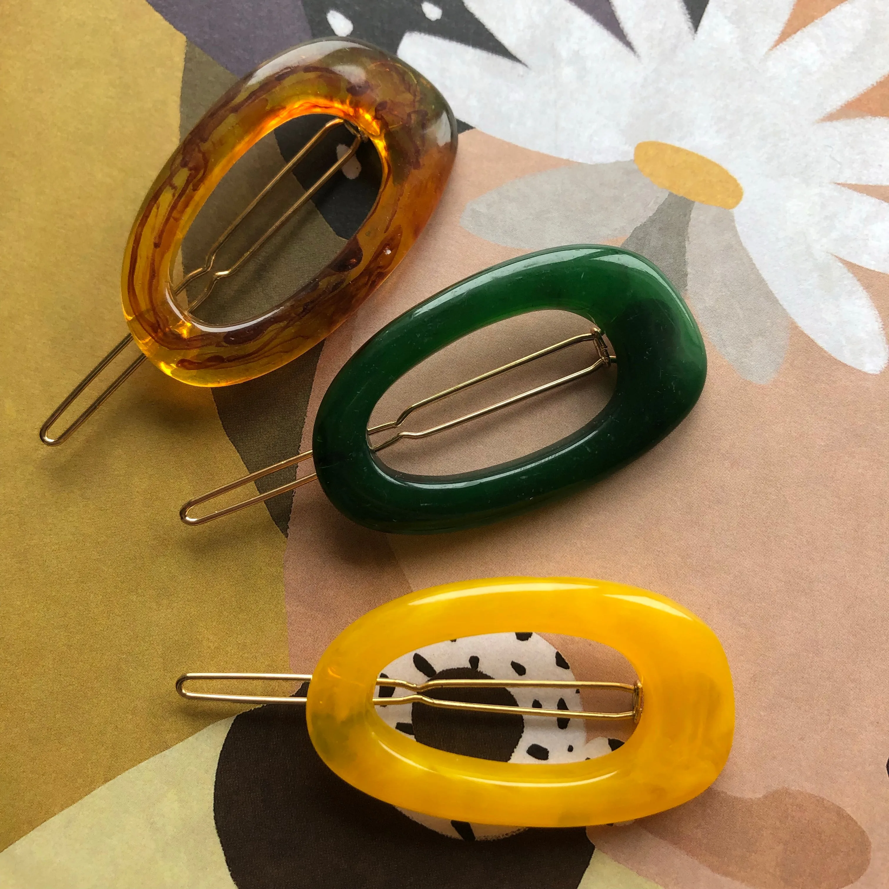 Groovy Snap-Back Barrette