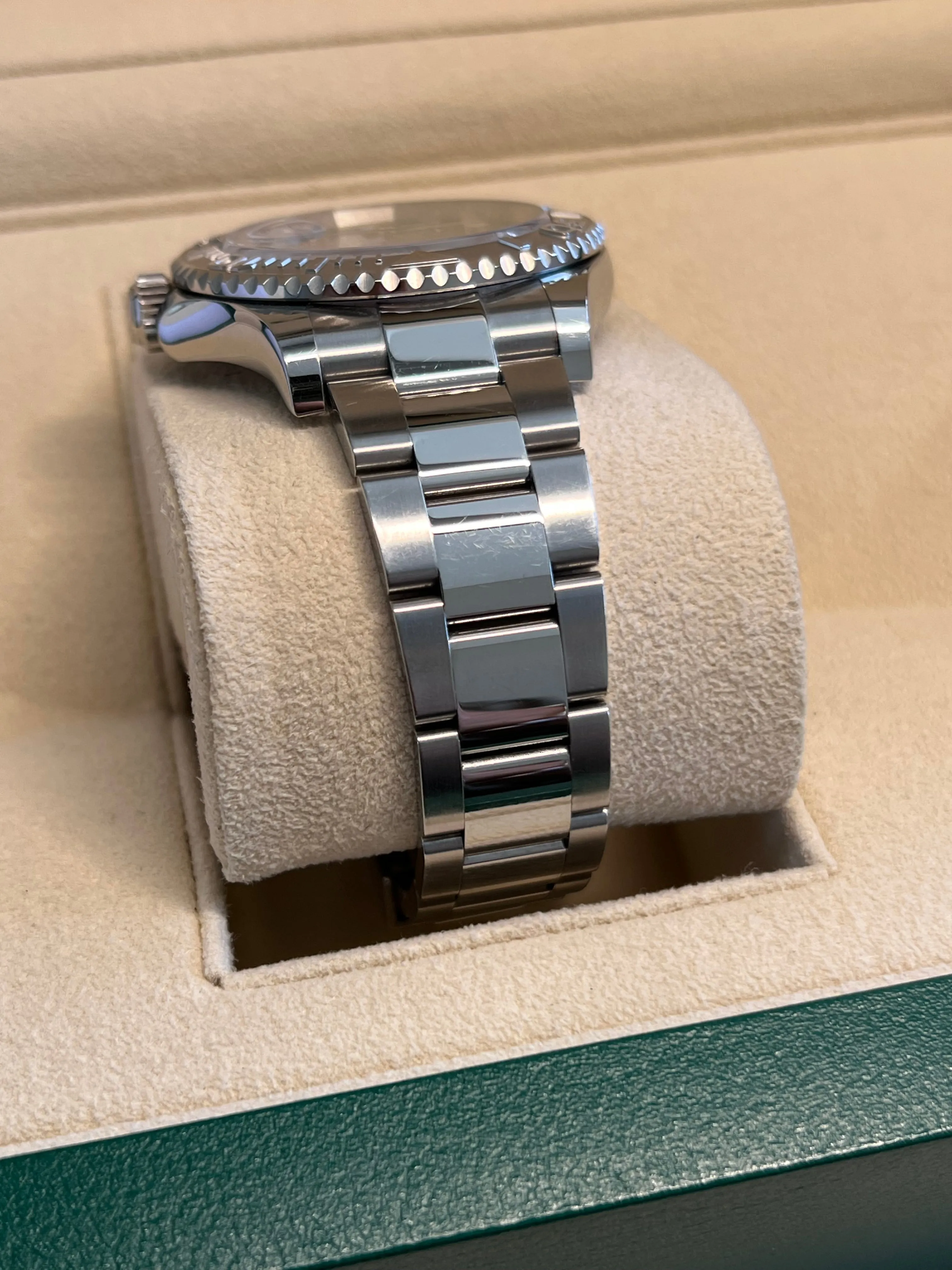 Rolex - Pre-owned Yacht-Master 40mm 126622 Rhodium Dial