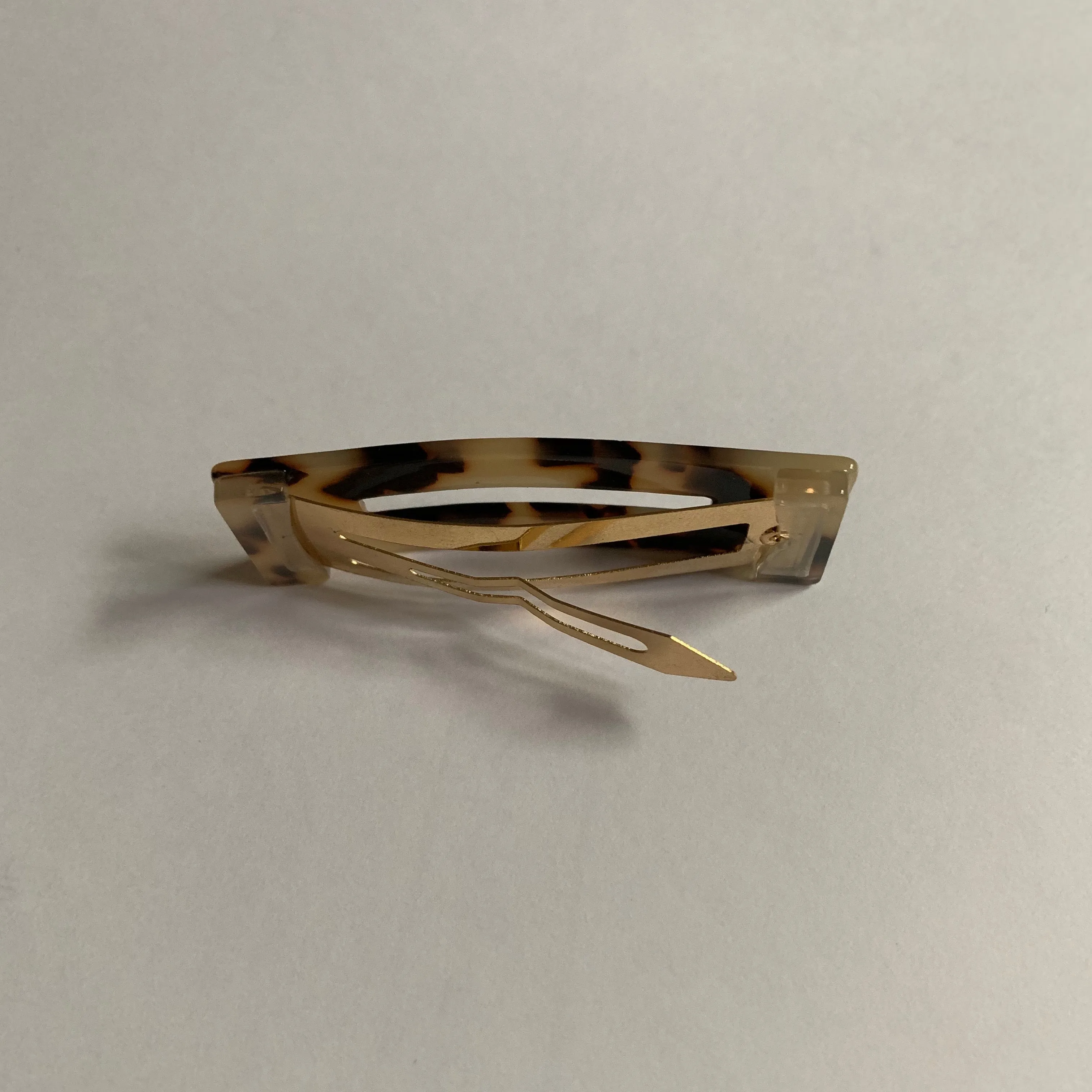 TORTOISESHELL HAIR CLIP