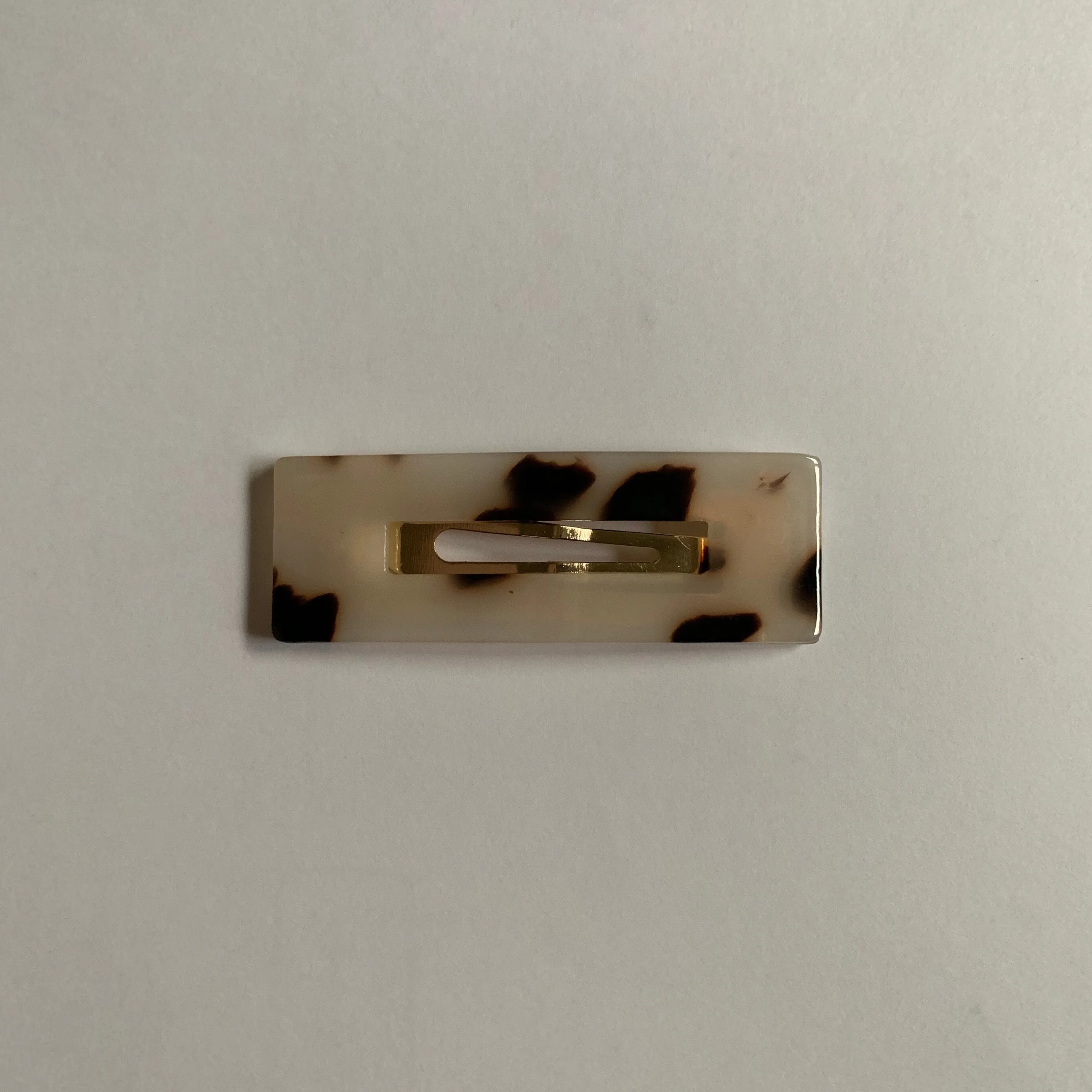 TORTOISESHELL HAIR CLIP