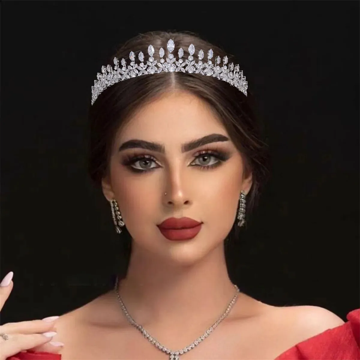 Trendy Bridal Tiaras & Princess Crowns